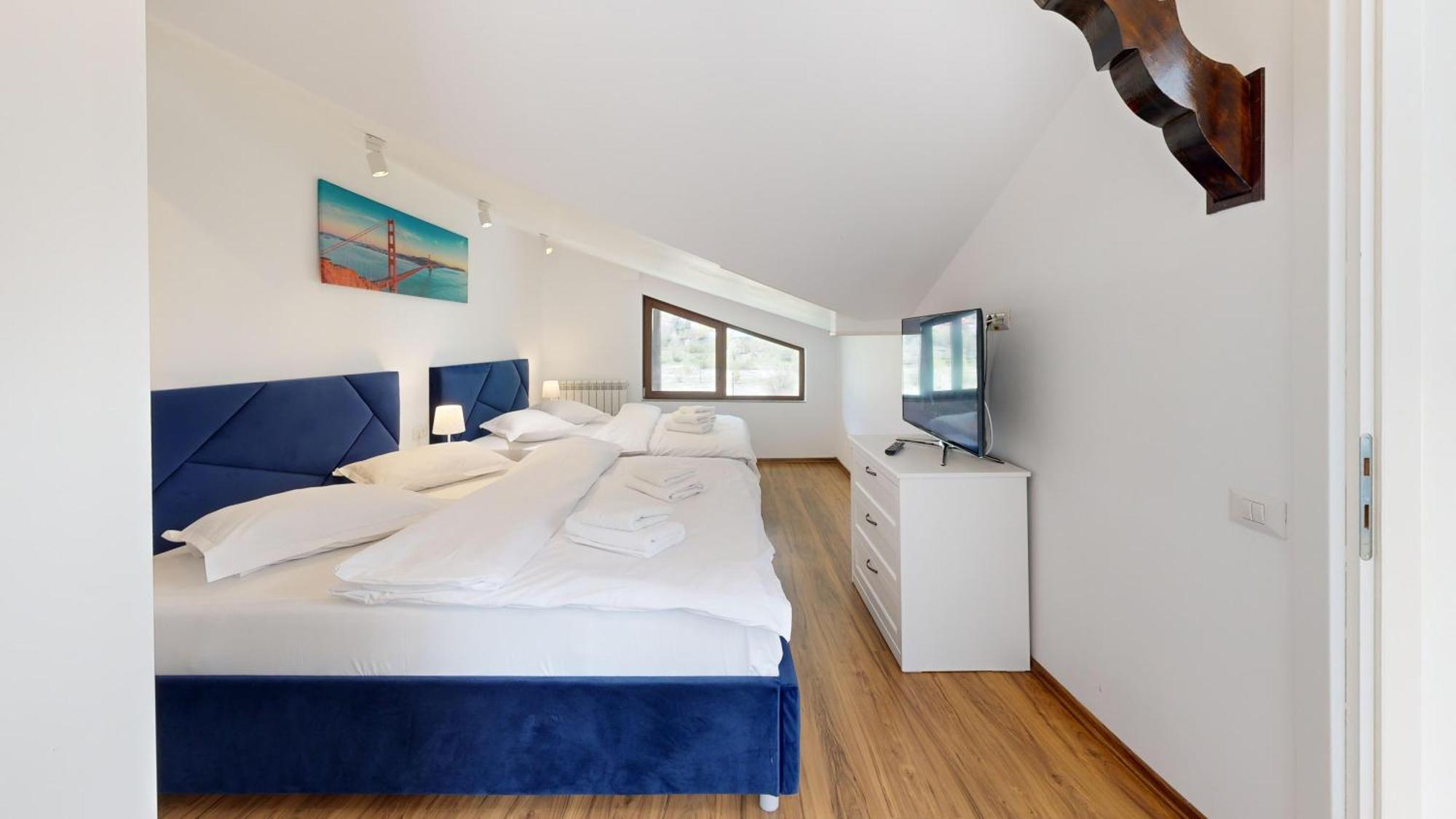 Busteni Mountain View Suites By The River - Ev Plug Buşteni Quarto foto